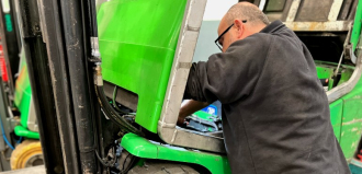 carrello elevatore rotto